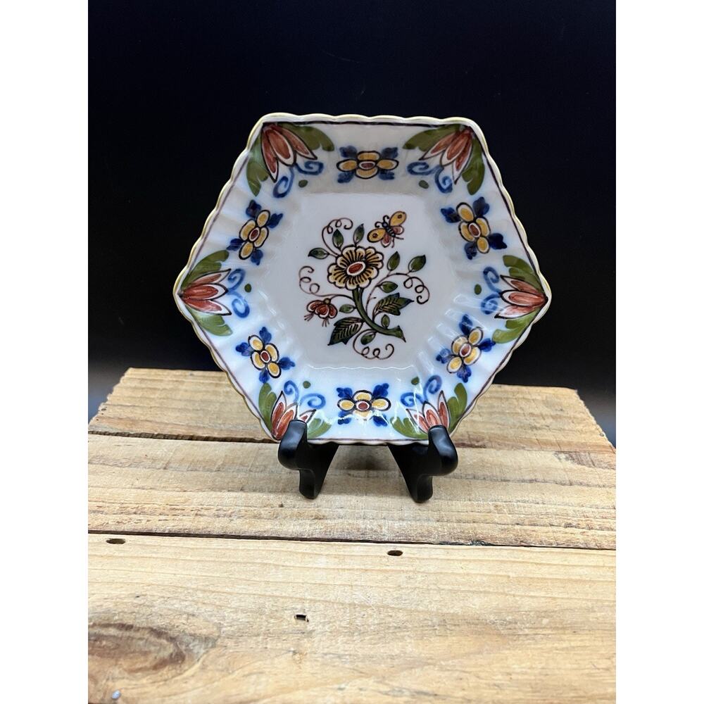 Antique Wall Plate TICHELAAR MAKKUM Beautiful Decorated Marked back Signed